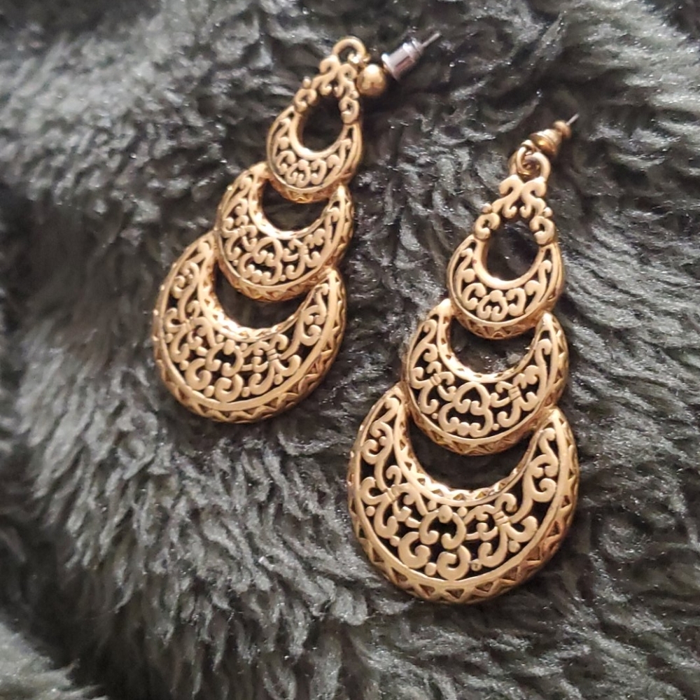 ❤️ 2 for $20 🔥Vintage 1960's Gold Toned Earrings